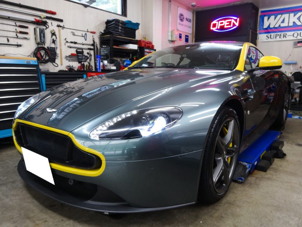 Aston Martin V8 Vantage N430 エアコン吹き出し口 変わらない 修理 アストンマーティン ポルシェ 外車 輸入車販売 車検 整備 点 検 修理 Astonmartin Porsche