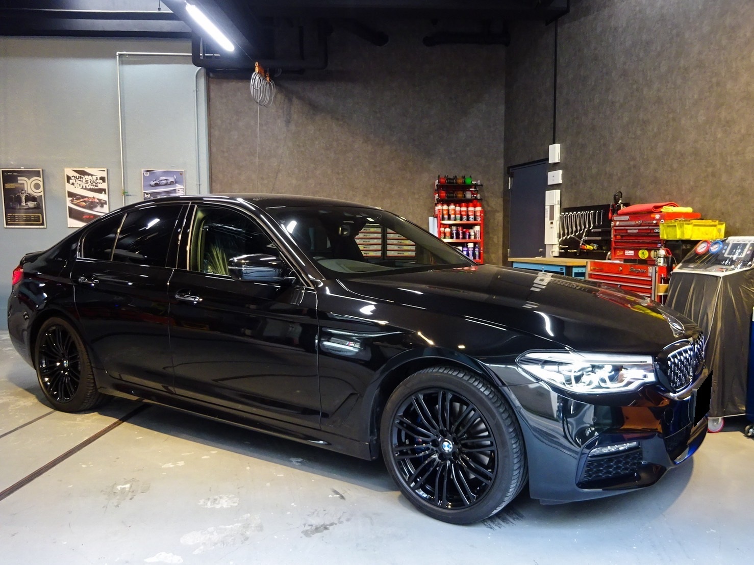 BMW 530i G30 低ダストブレーキパッド 交換・ホイール超音波洗浄
